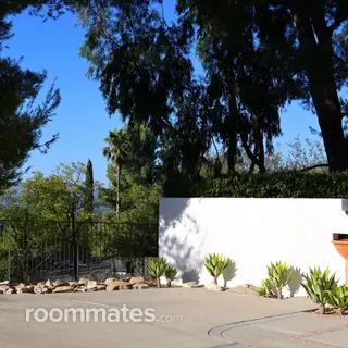 Room for rent in Woodland Hills, CA $1500, house