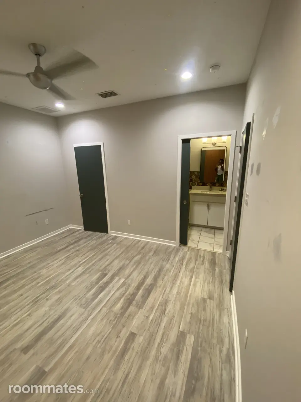 Profile photo 6 of 12