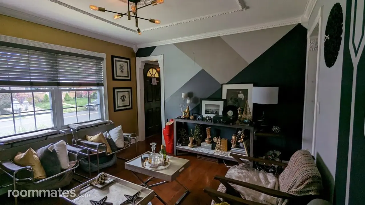 Profile photo 7 of 11