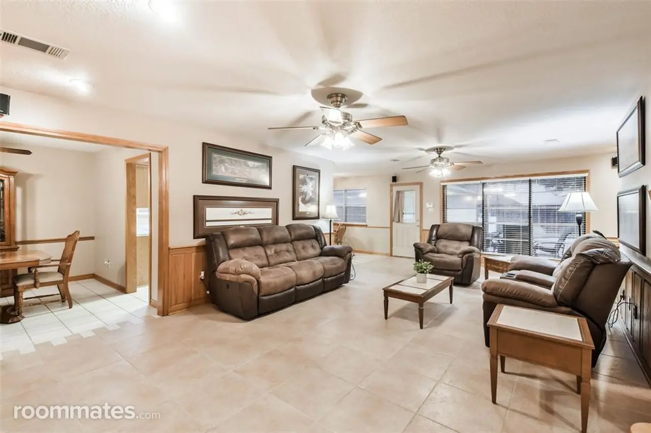 Profile photo 4 of 11