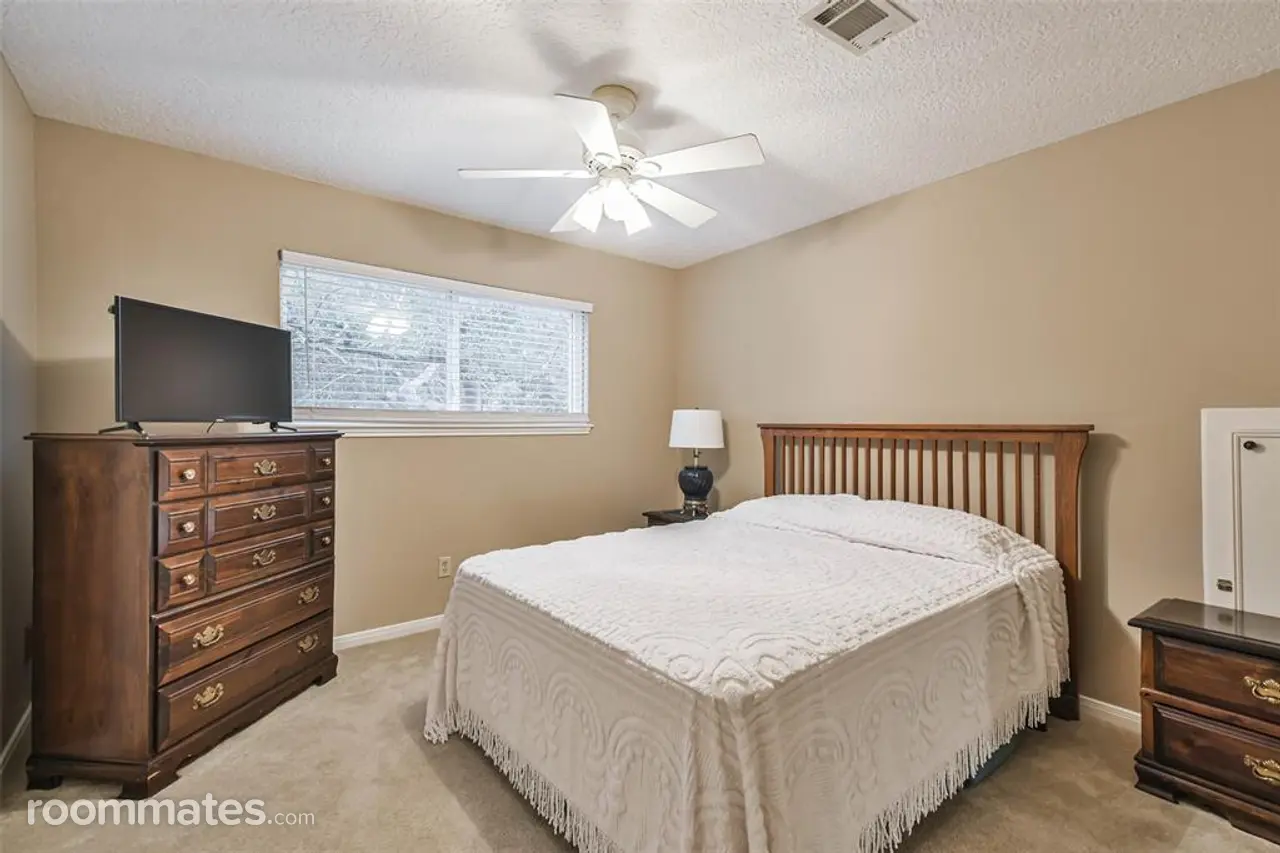 Profile photo 1 of 11