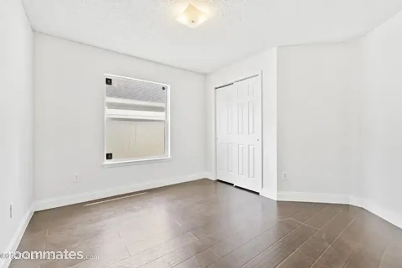 Profile photo 7 of 13