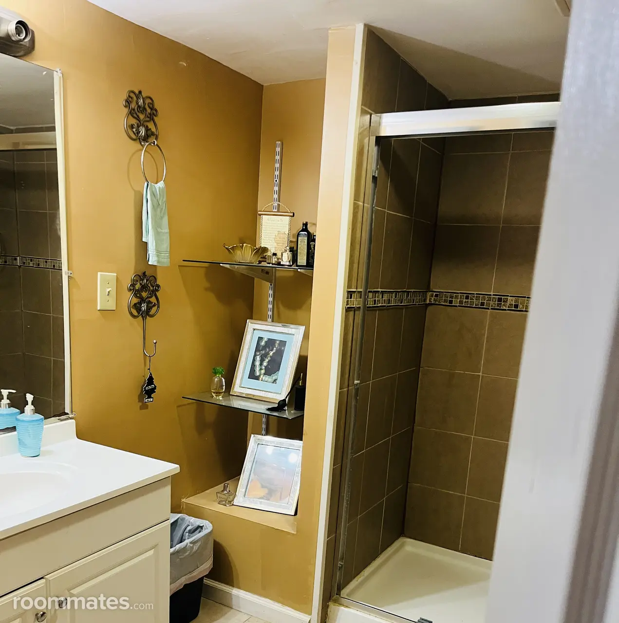 Profile photo 1 of 6