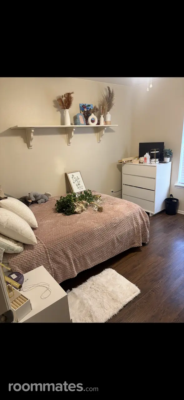 Profile photo 1 of 2