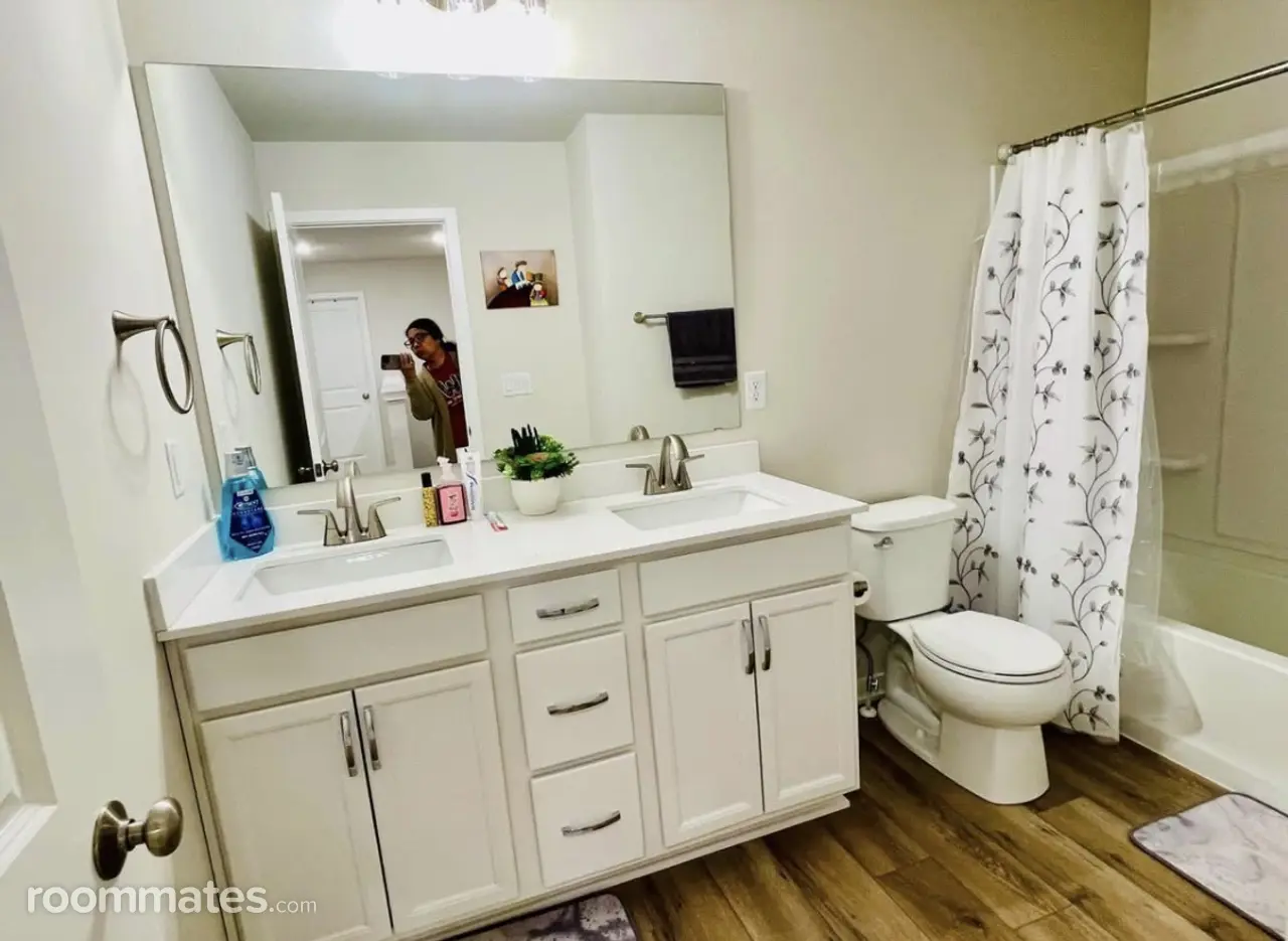 Profile photo 1 of 9