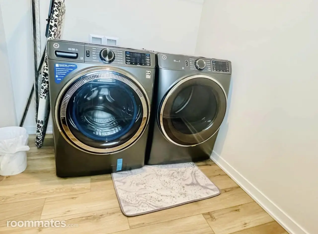 Profile photo 3 of 9