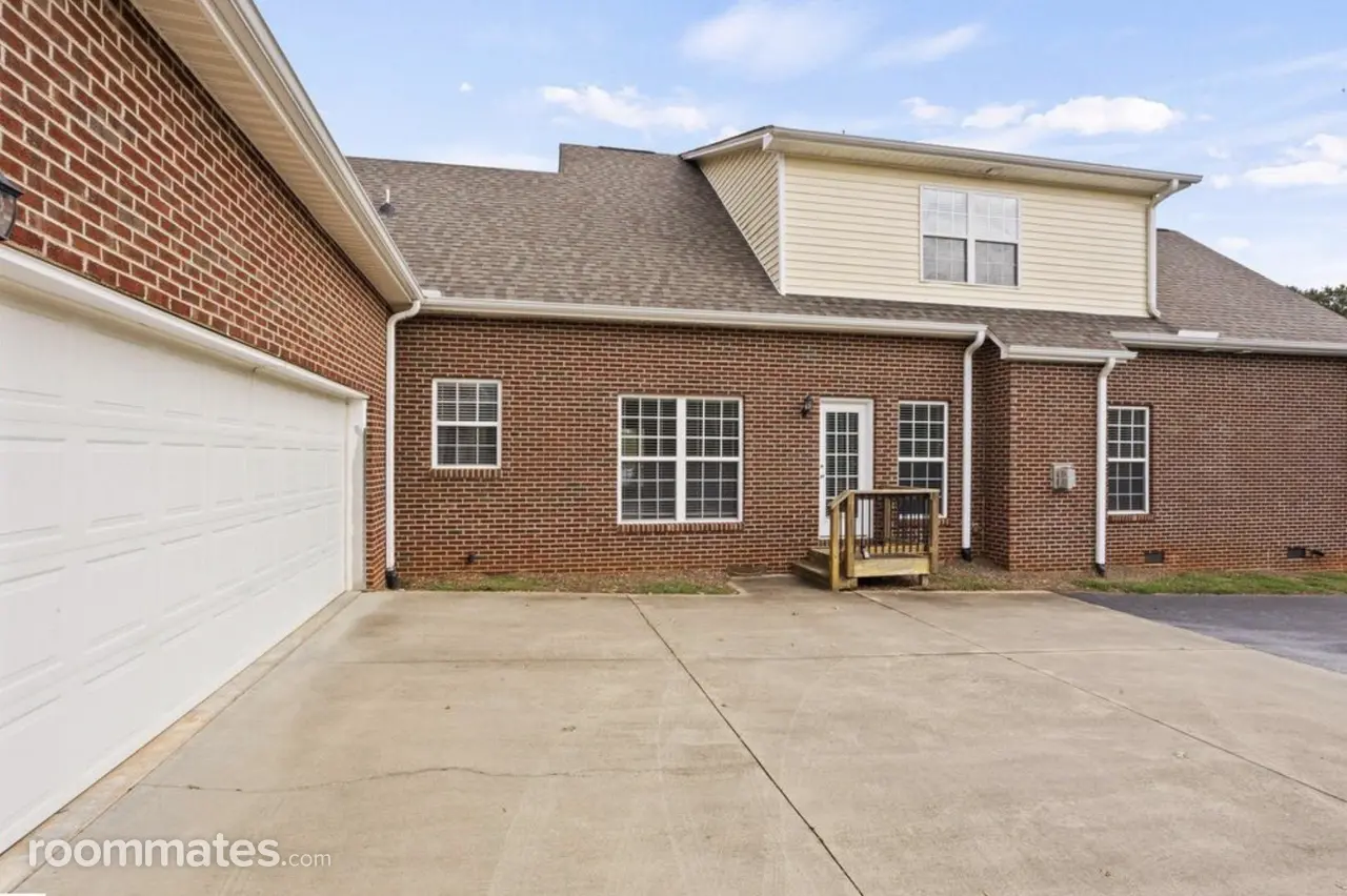 Profile photo 6 of 11