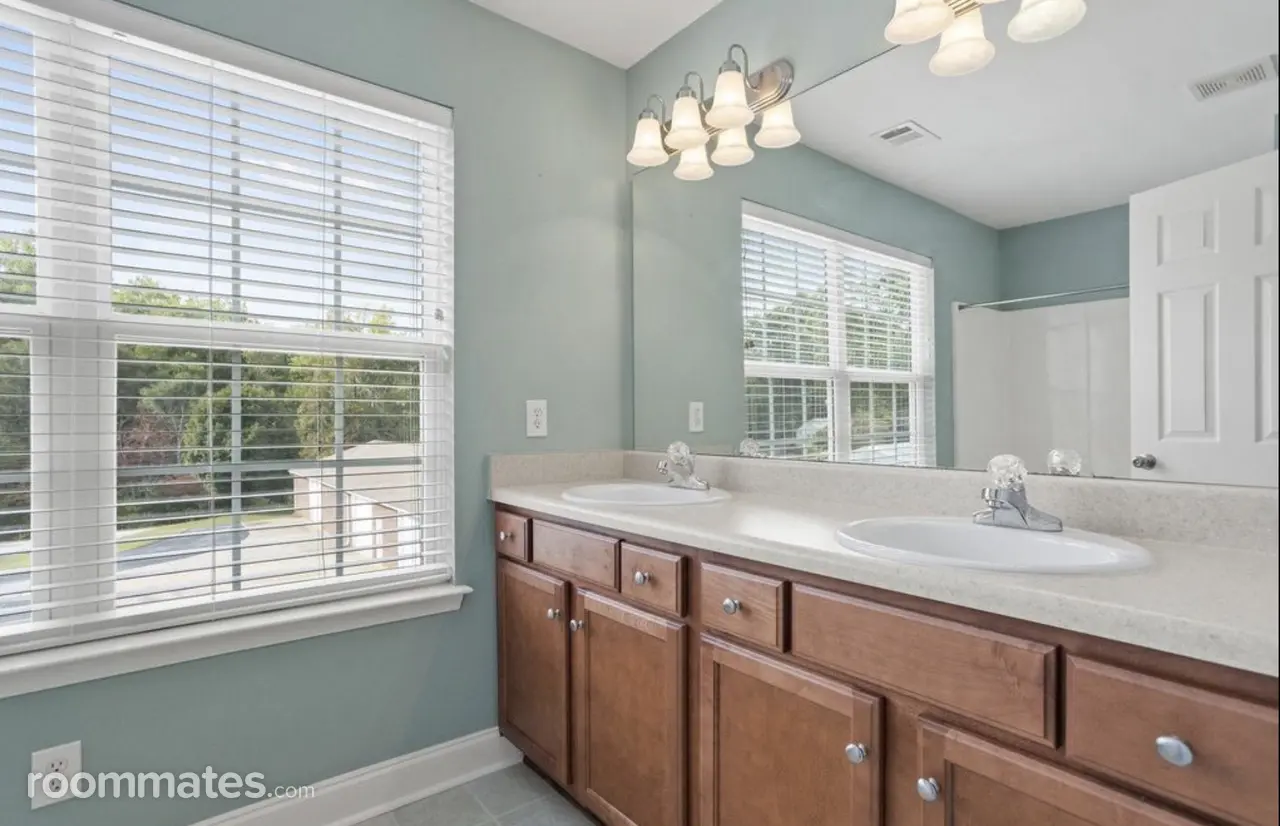 Profile photo 10 of 11