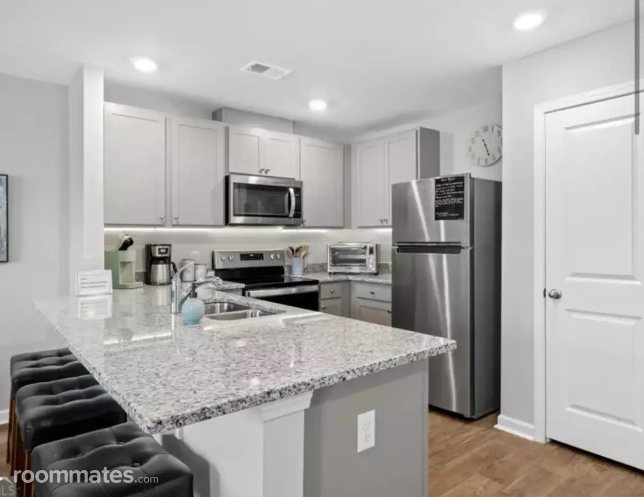 Profile photo 7 of 9