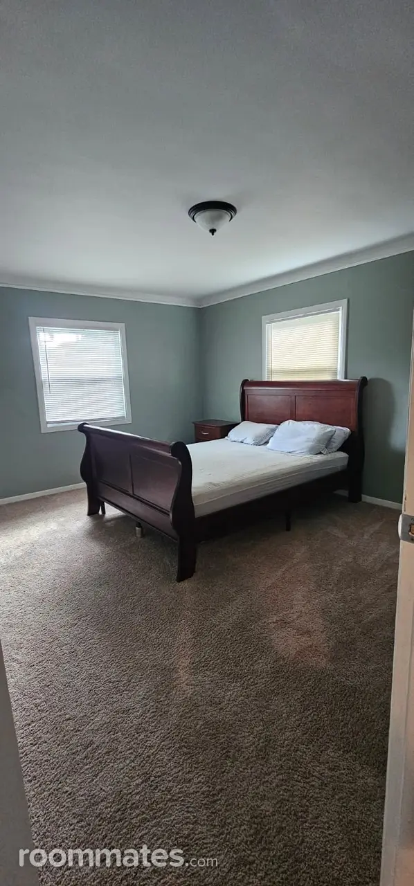 Profile photo 3 of 4