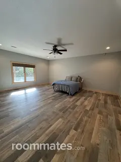 Room for rent in Burnsville, NC $800, house