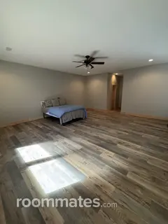 Room for rent in Burnsville, NC $800, house