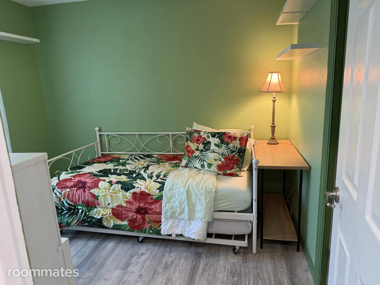 Profile photo 3 of 8