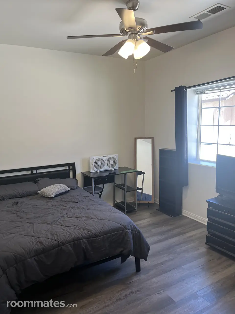 Profile photo 2 of 4