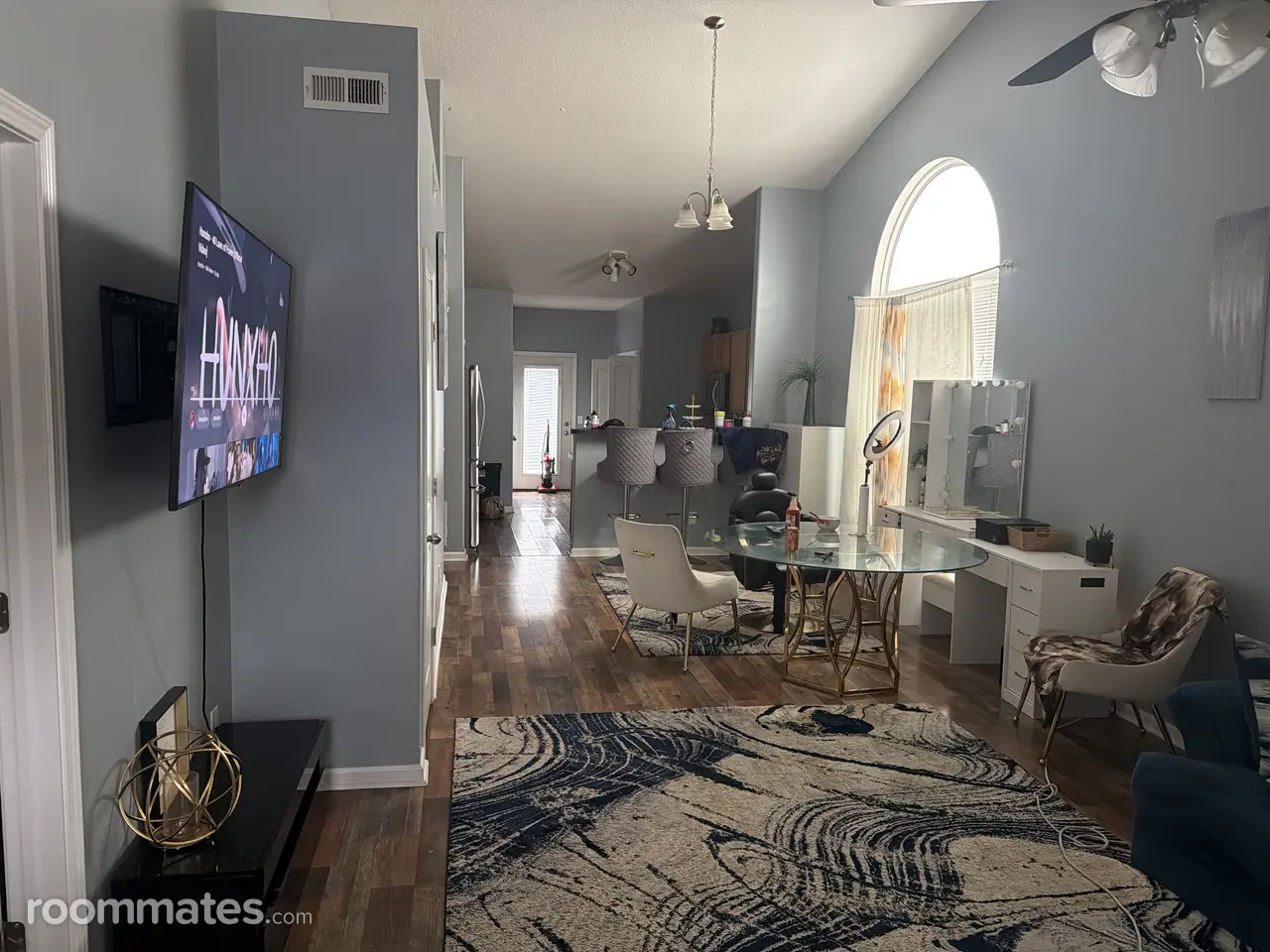 Profile photo 3 of 11