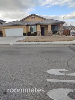 Room for rent in Victorville, CA $1200, house