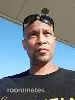 Roommate looking Woodland Hills, CA, $1100