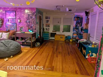 Room for rent in West Warwick, RI $1000, house