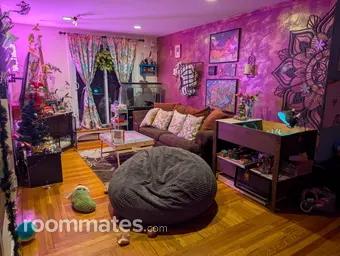 Room for rent in West Warwick, RI $1000, house