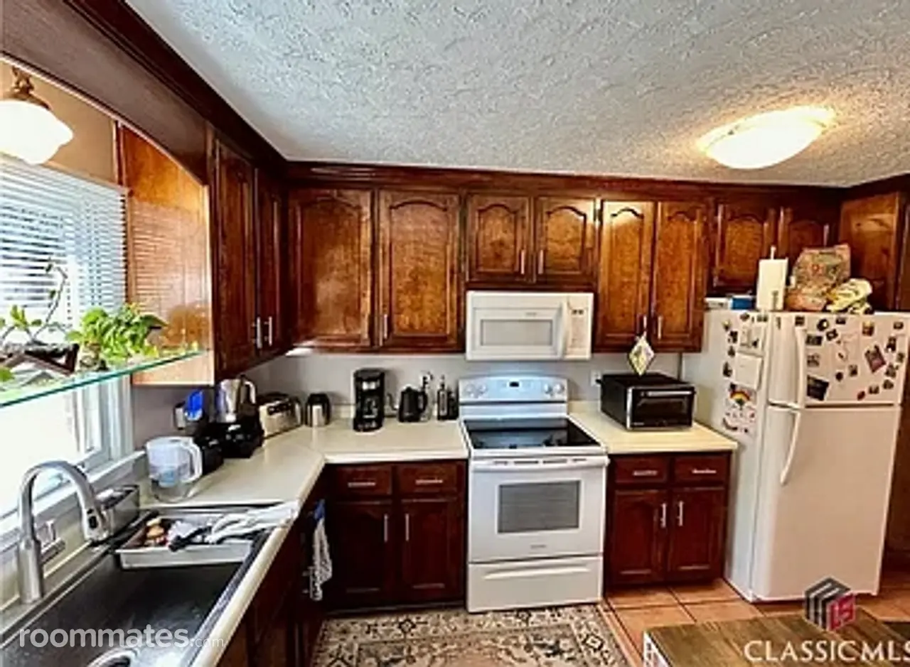 Profile photo 5 of 11