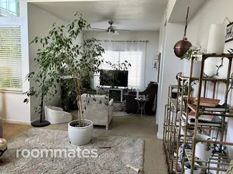 Room for rent in Sacramento, CA $750, house