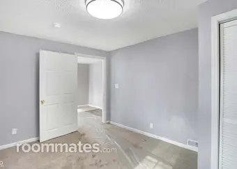 Room for rent in Columbus, IN $400, house
