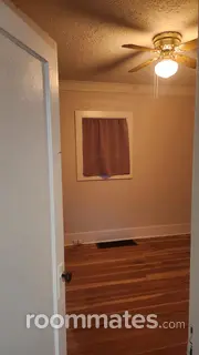 Room for rent in Portland, OR $727, house