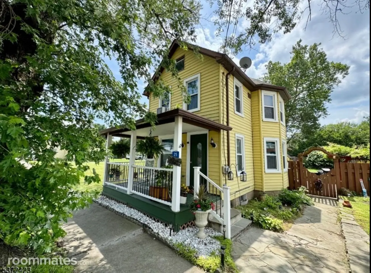 Profile photo 1 of 10