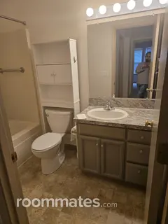 Room for rent in Salem, OR $847, townhouse