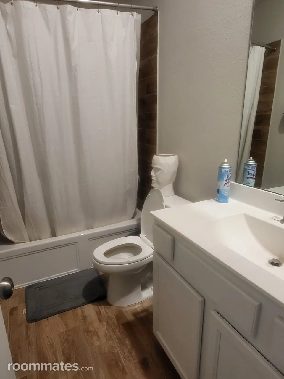 Profile photo 9 of 17