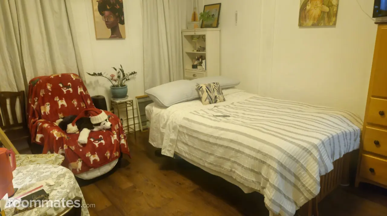 Profile photo 3 of 4