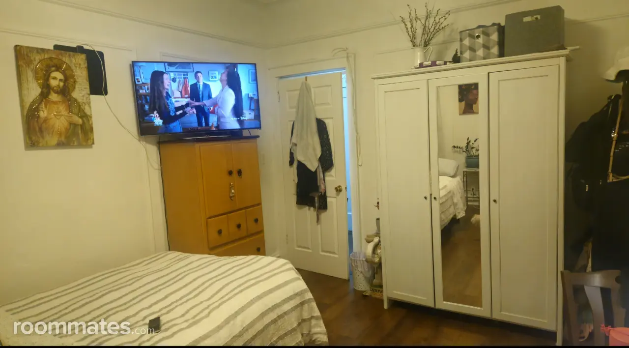 Profile photo 1 of 4