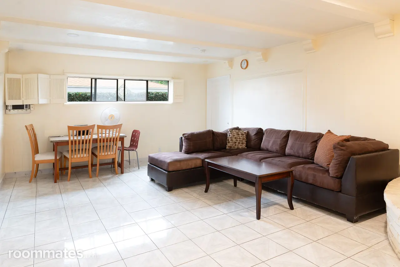 Profile photo 7 of 8