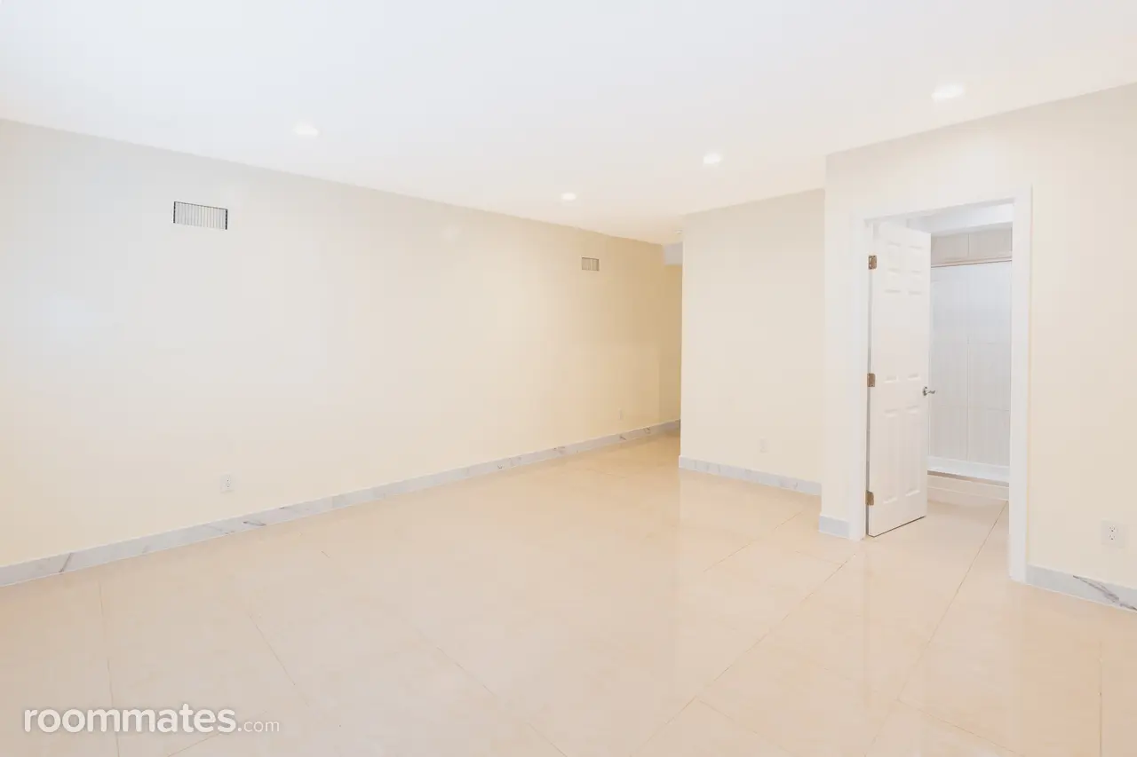 Profile photo 6 of 8