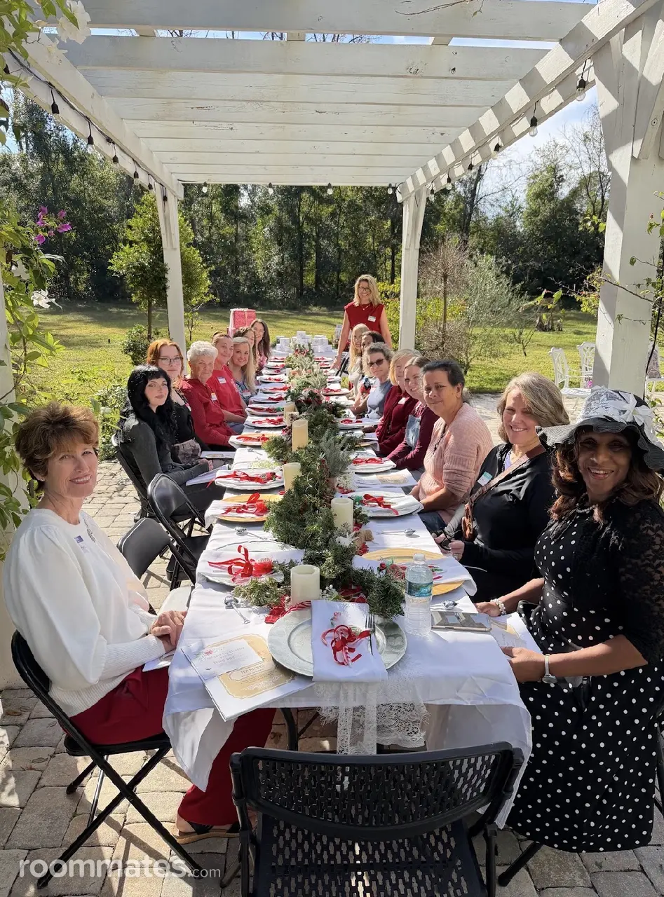 Profile photo 13 of 18