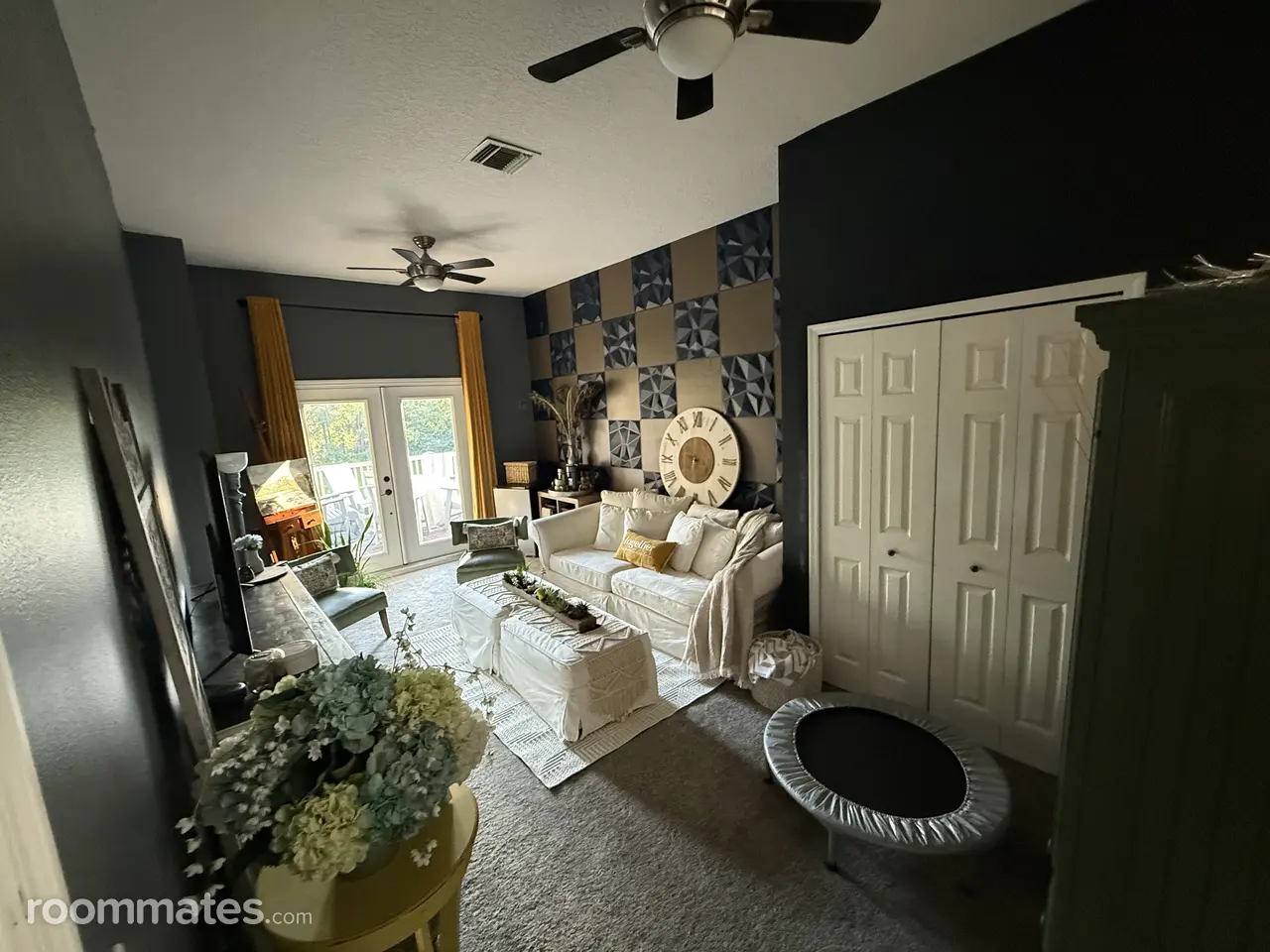 Profile photo 1 of 18