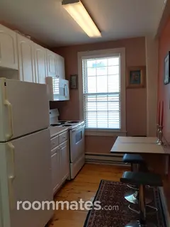 Room for rent in Portsmouth, NH $2000, house