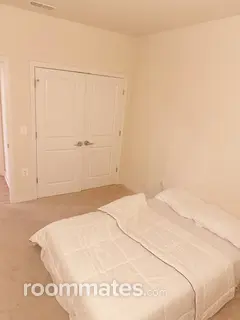 Room for rent in Frederick MD $900, House