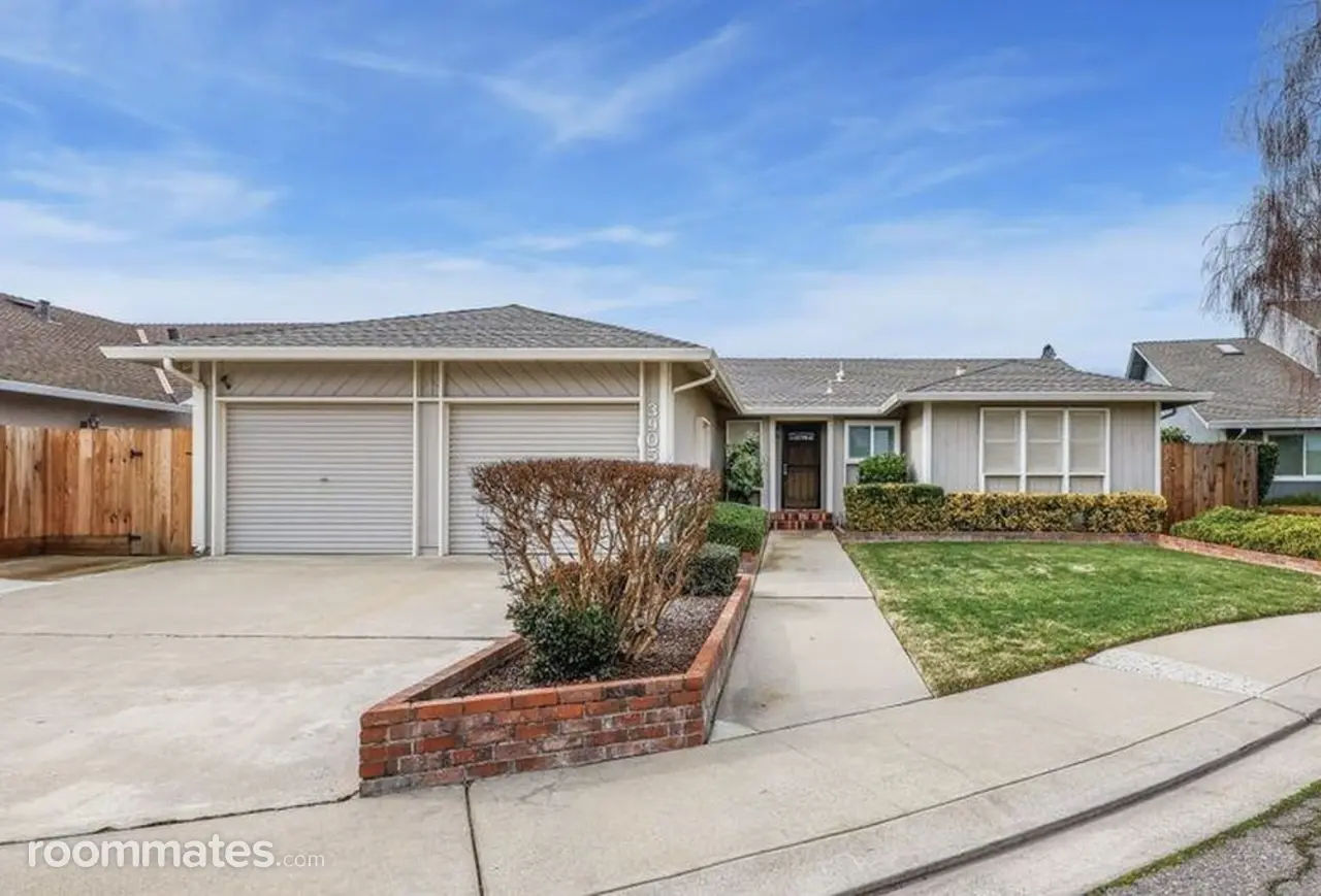 Profile photo 1 of 9