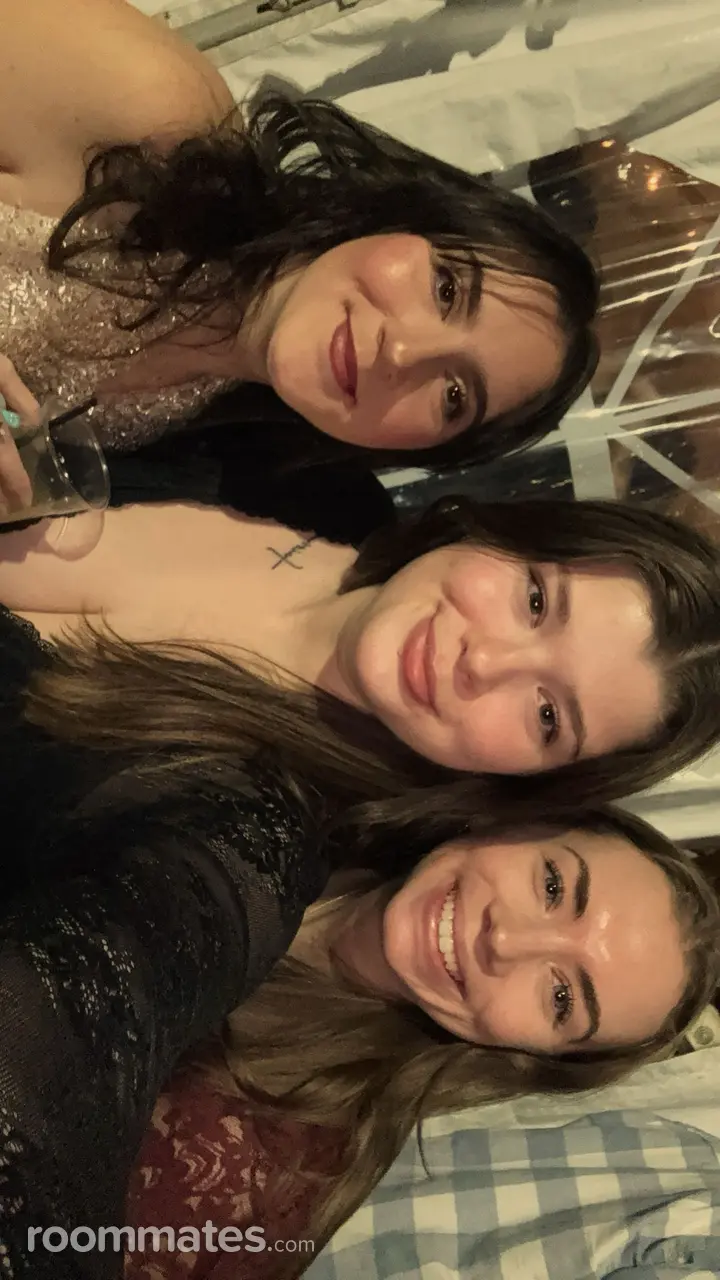 Profile photo 4 of 4