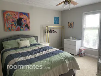 Room for rent in Knoxville, TN $860, condo