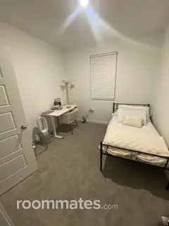 Room for rent in Fresno, CA $800, house