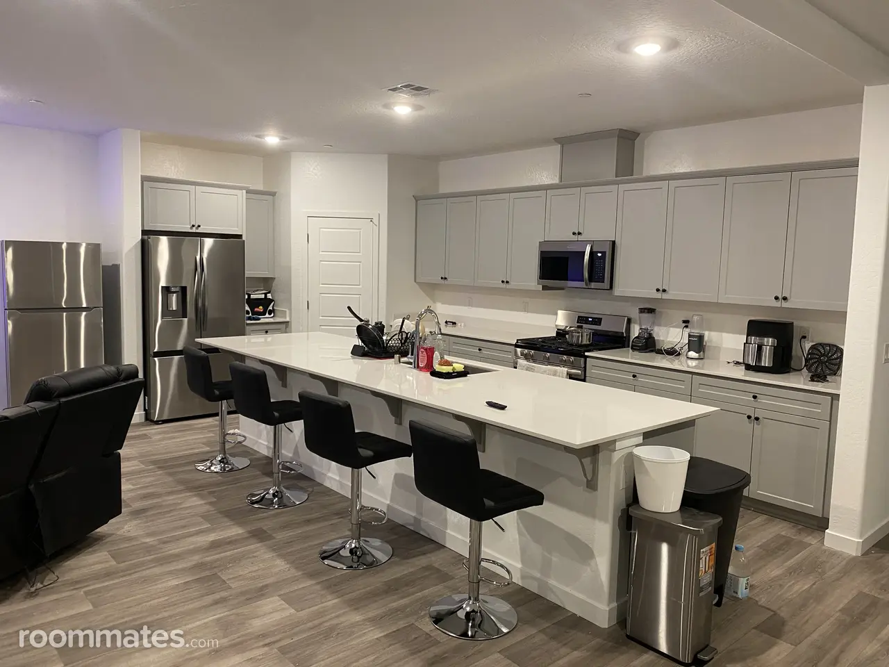 Profile photo 1 of 6