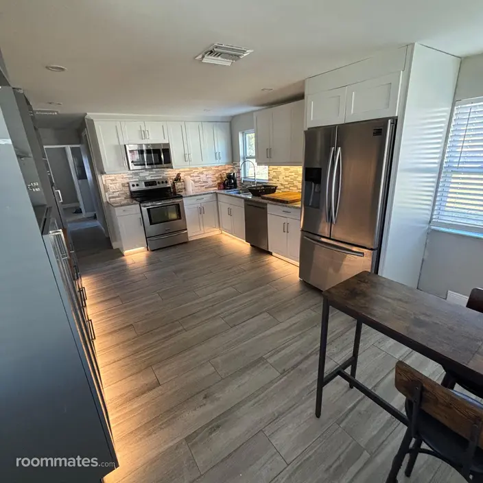 Room for rent in Fort Myers, FL $800, house