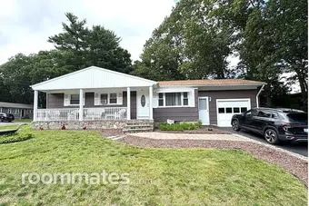 Room for rent in West Warwick, RI $1300, house