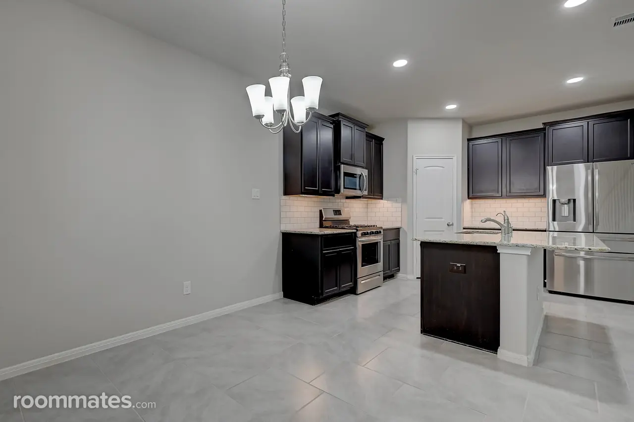 Profile photo 1 of 11