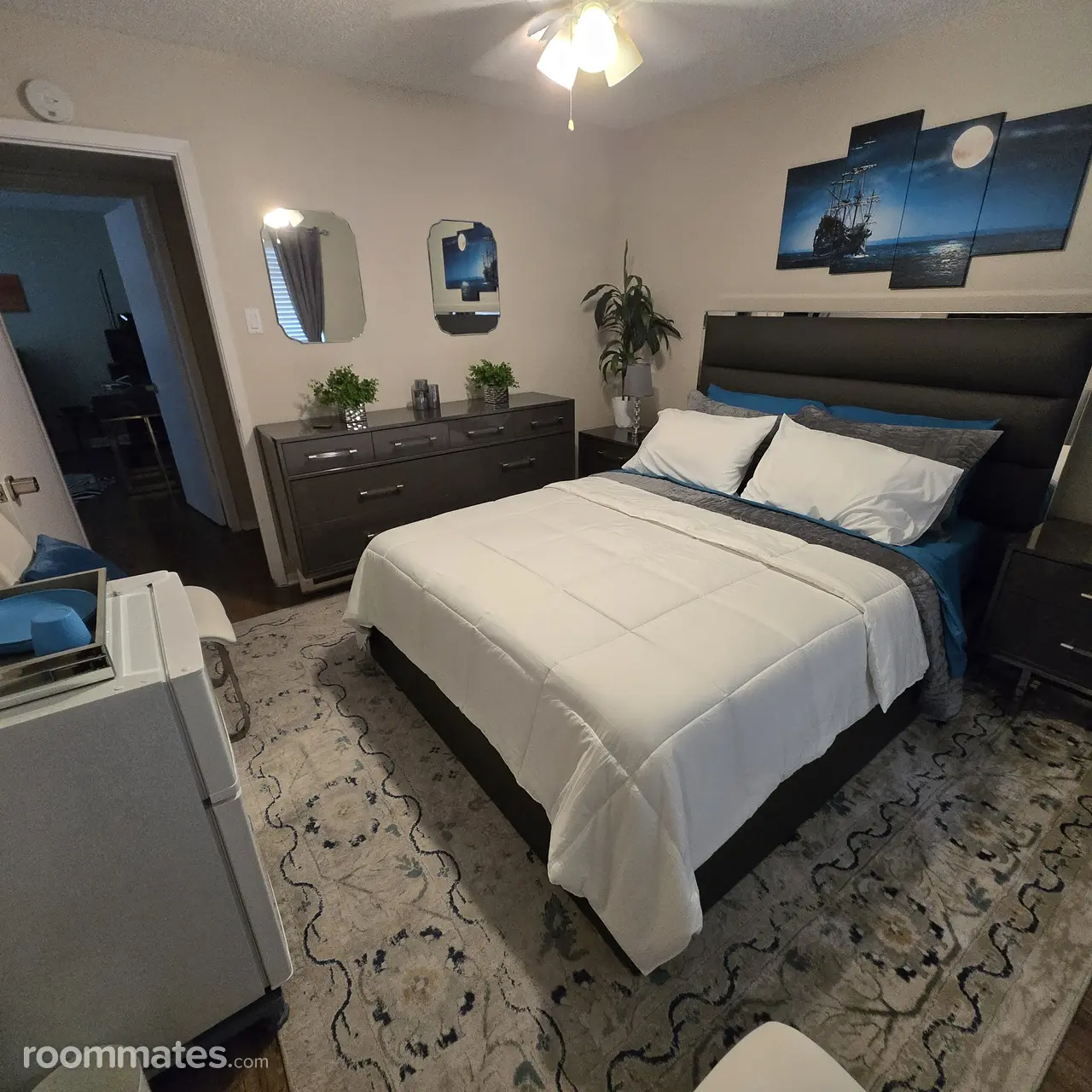 Profile photo 6 of 13