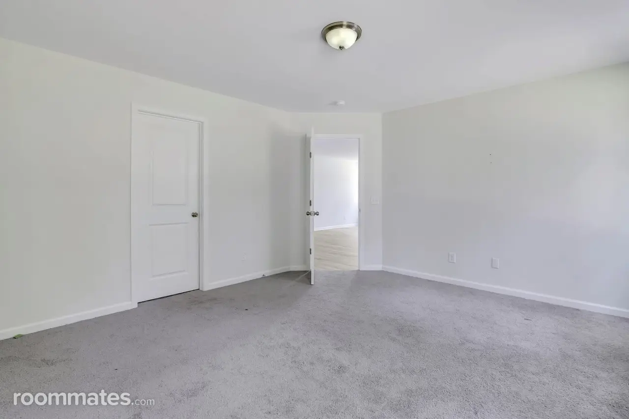 Profile photo 3 of 11