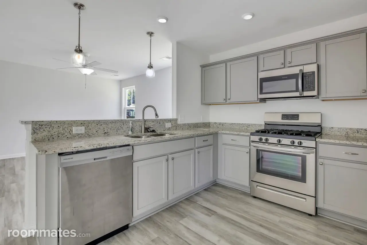 Profile photo 6 of 11