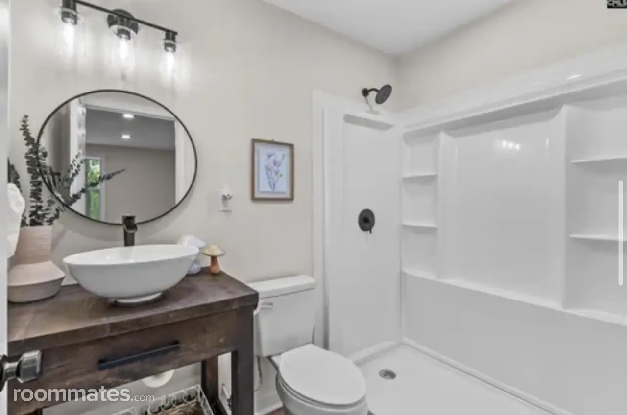 Profile photo 4 of 8